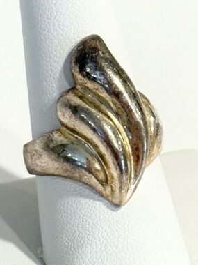 Vintage Chunky Sterling Silver Modernist ring 7.74 Grams Wavy Size 9.5 Women’s